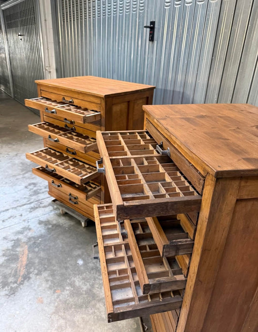 Flat file cabinet
