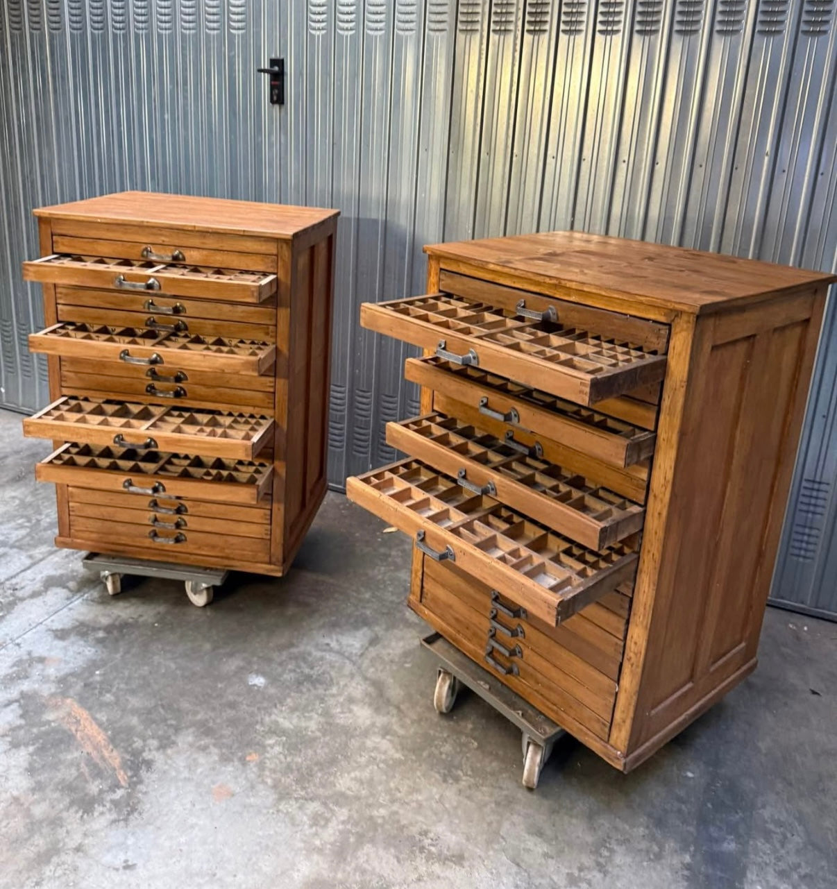 Flat file cabinet