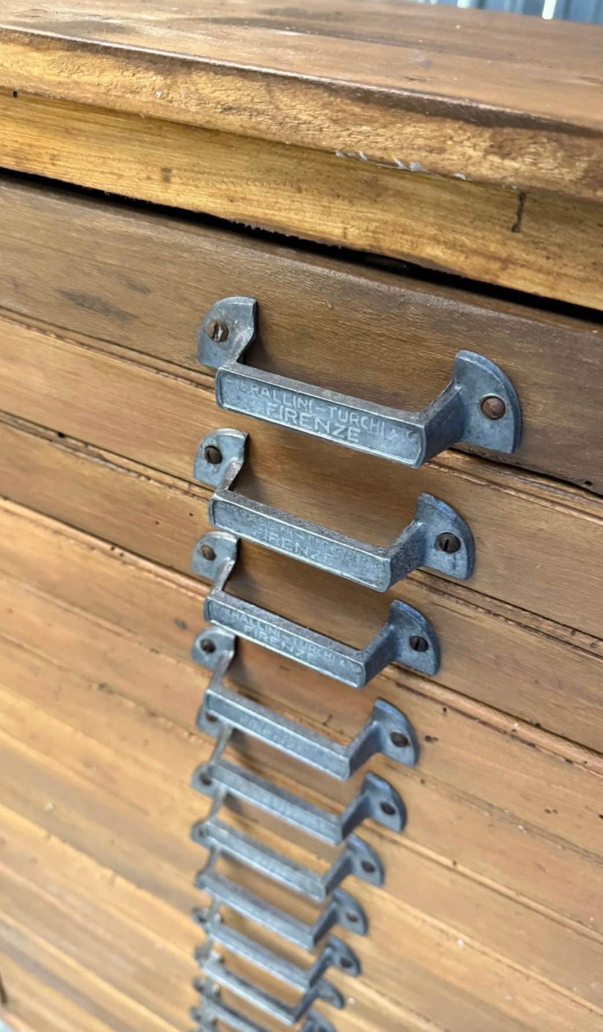 Flat file cabinet